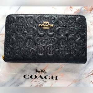 COACH MEDIUM ZIP WALLET. Black Wonderful Christmas gift. NWT
